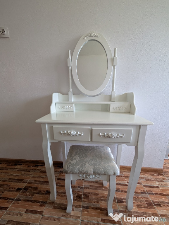 Măsuță pentru machiaj