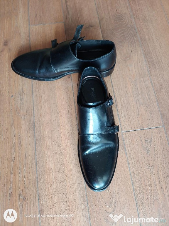 Vand pantofi negrii piele NOI