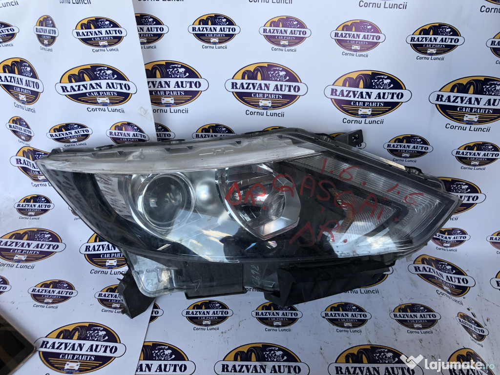 Far dreapta cu lupa Nissan Qashqai 1.2 Benzina 2014