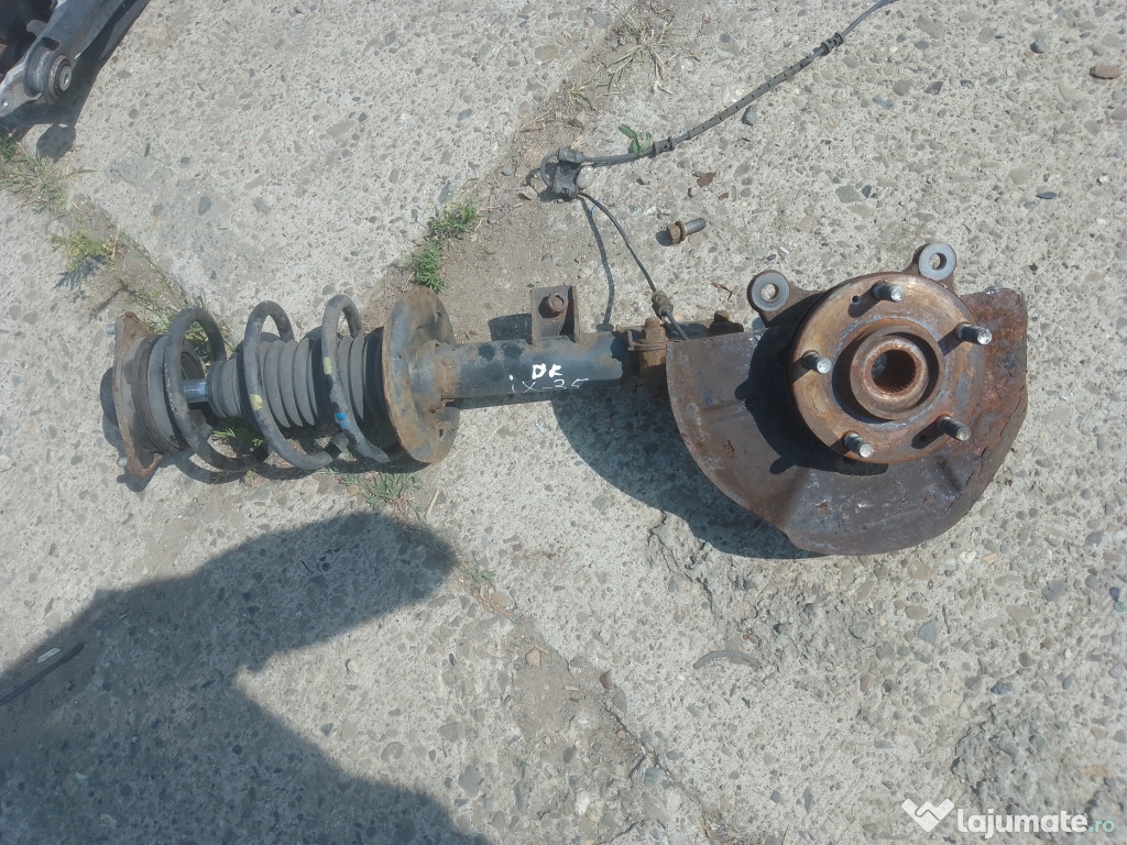 Fuzeta cu amortizor dreapta fata Hyundai Ix 35 2.0 Motorina 2012
