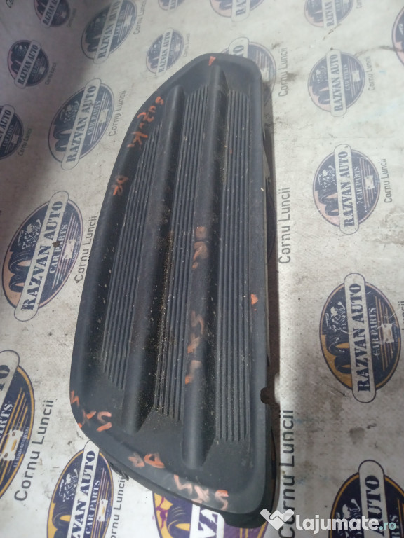 Grila proiector dreapta Suzuki SX4