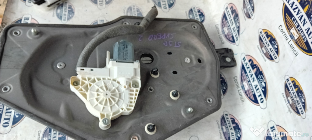 Macara geam stanga spate Skoda Superb 2 2013