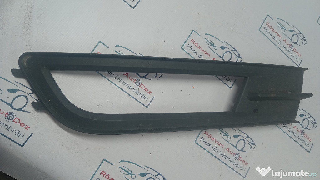 Grila proiector stanga Volkswagen Passat B8 2016