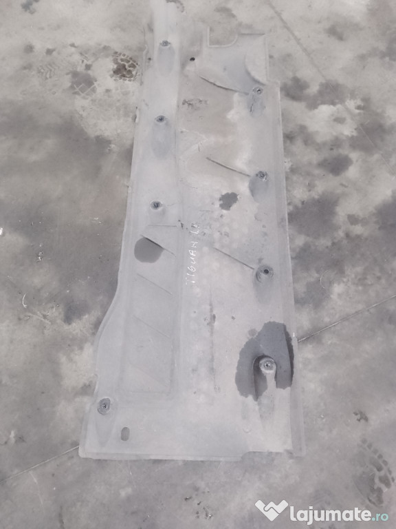 Scut lateral dreapta Volkswagen Tiguan 2010