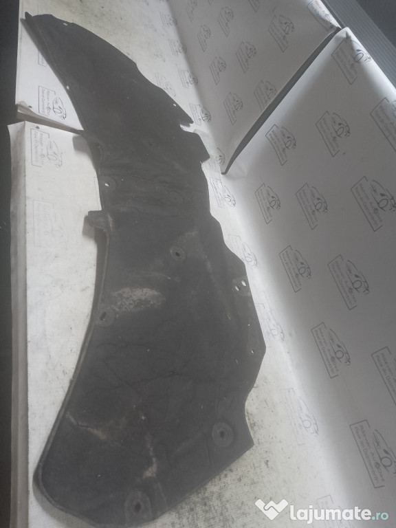 Pâsla capotă Nissan Juke 2016