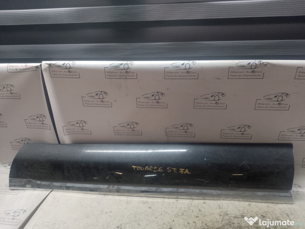 Bandou usa stanga fata Volkswagen Touareg 2012