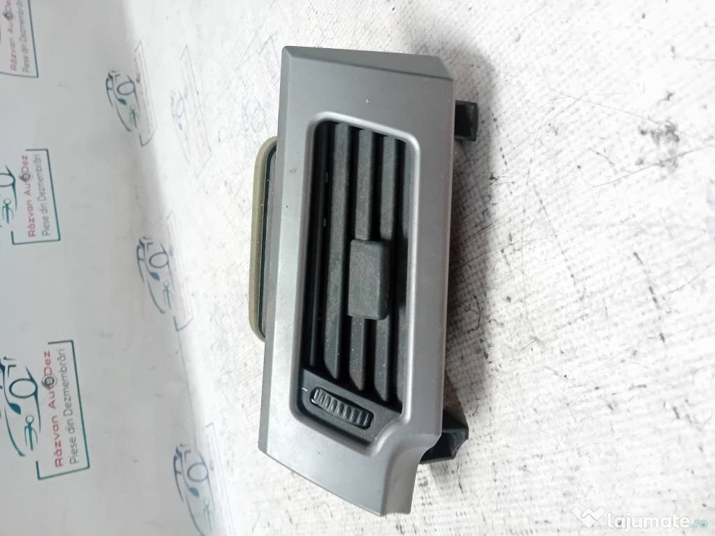 Grila ventilatie stanga BMW 525 2007