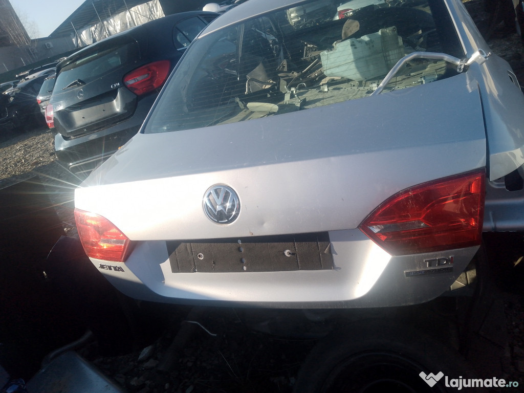 Hayon Volkswagen Jetta 2012