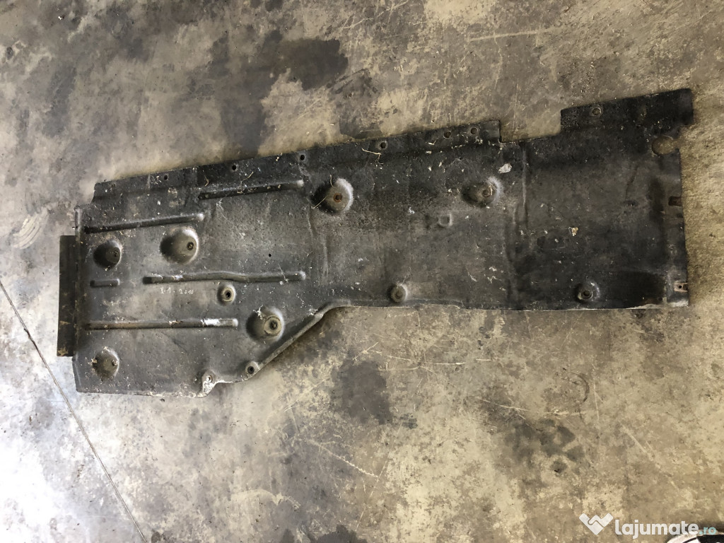 Scut lateral dreapta BMW X1 2010