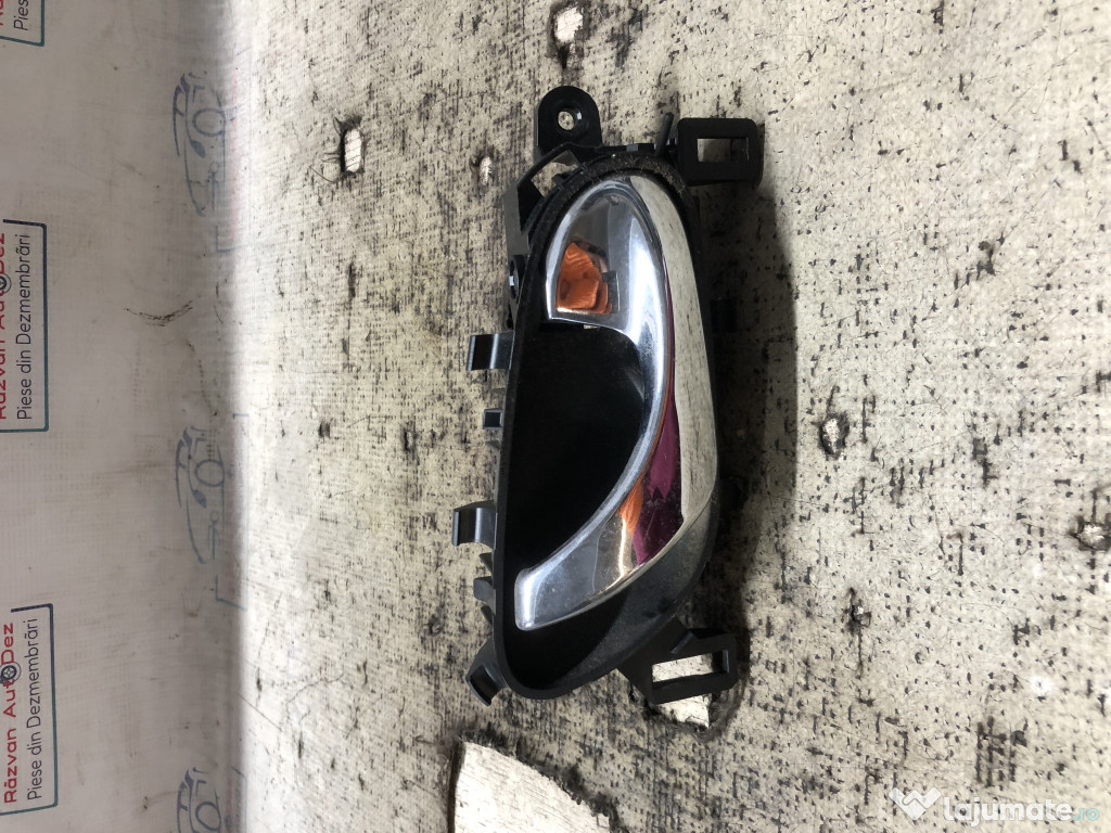 Maner interior dreapta fata Nissan Pulsar 2015