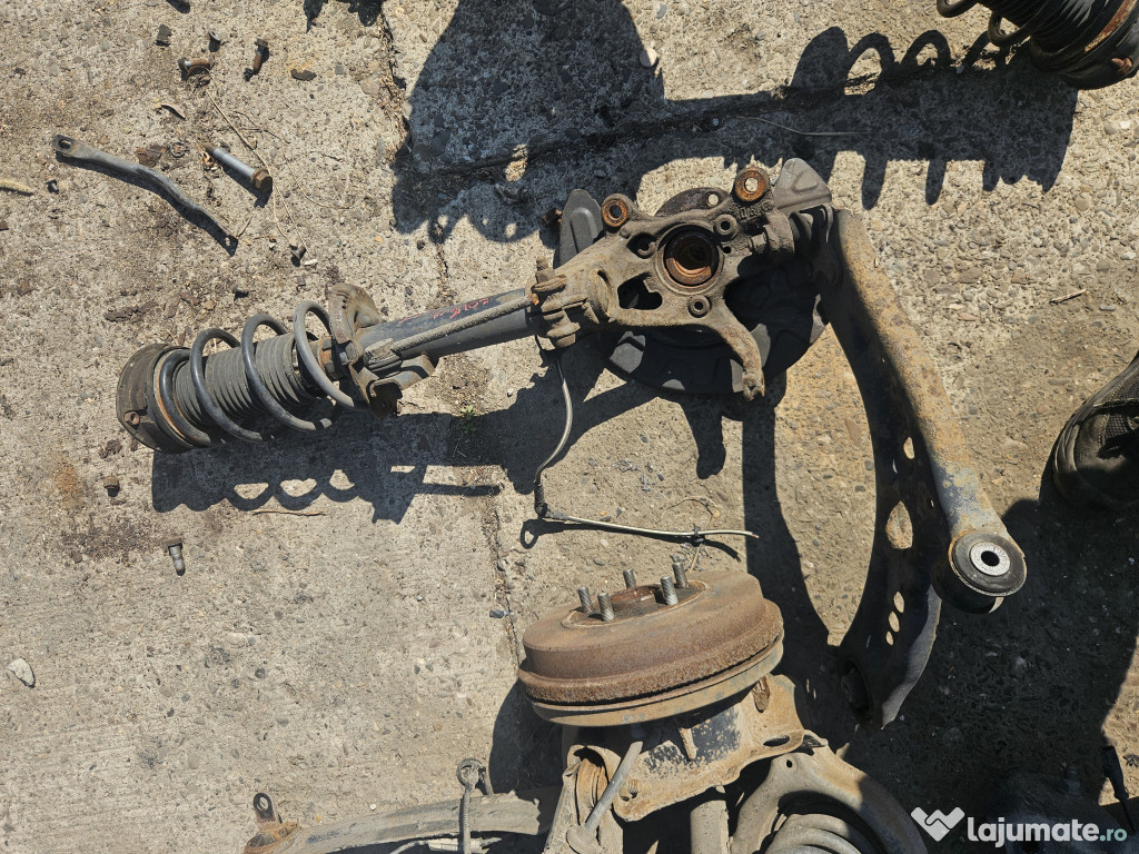 Fuzeta cu amortizor stanga fata Volkswagen Golf 7 2015