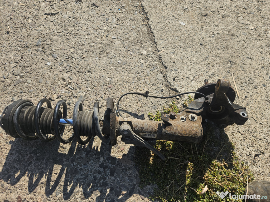 Fuzeta cu amortizor dreapta fata Ford B-MAX 2015