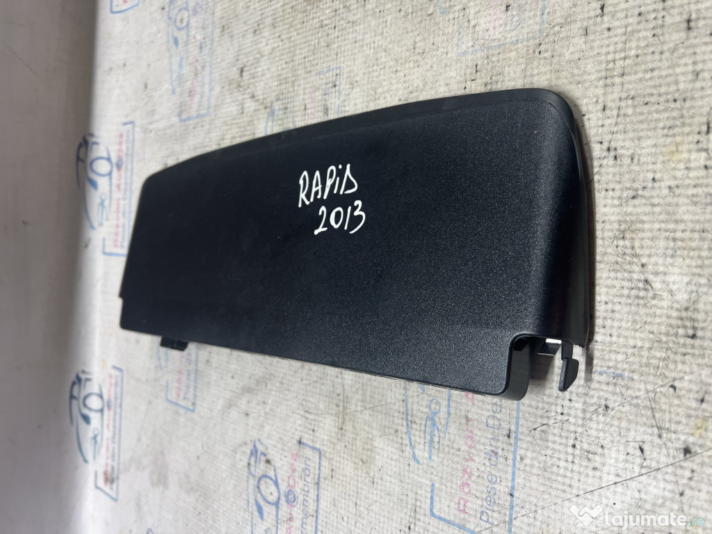 Stop central hayon Skoda RAPID 2013