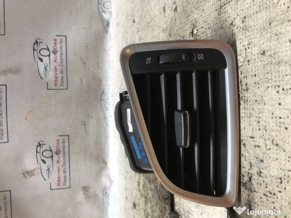 Grila ventilatie stanga Suzuki SX4 1.6 Benzina 2015