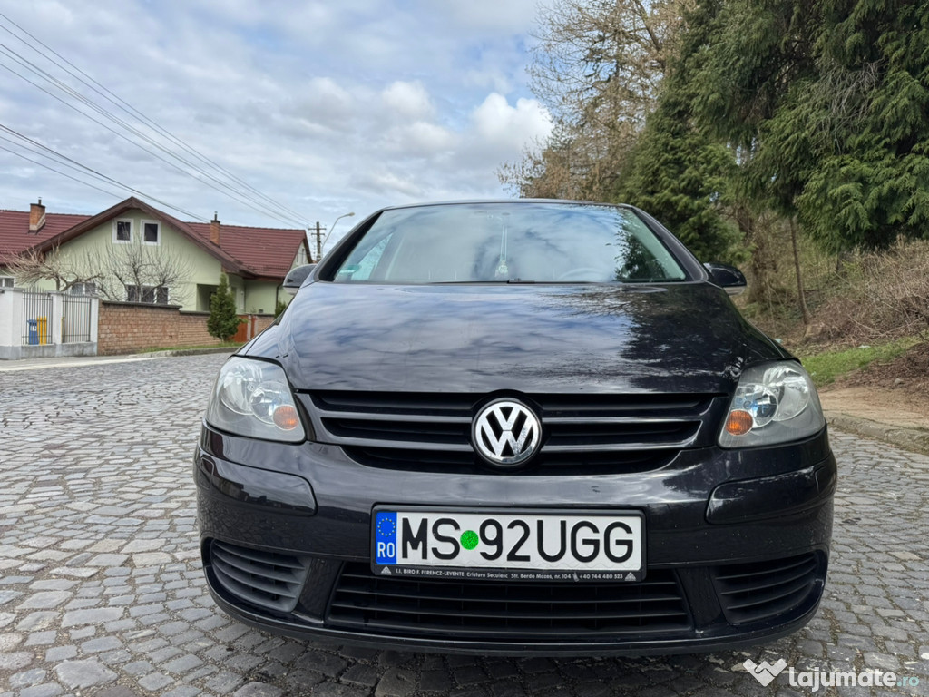 Vând Golf V Plus