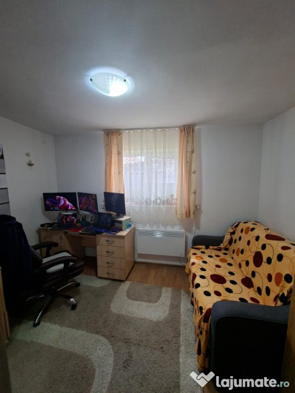 Casă de vânzare – 5 km de Pitești, 2.000 mp teren, zonă liniștită