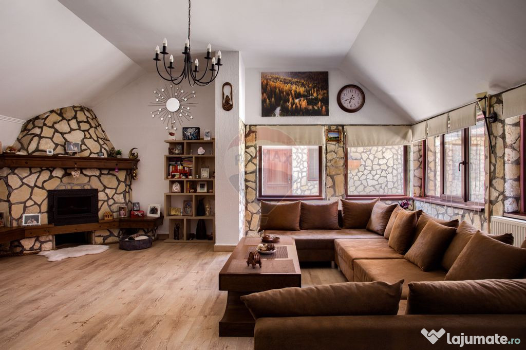 Casă cu 2 corpuri, piscină și 3.235 mp teren in Ghioroc