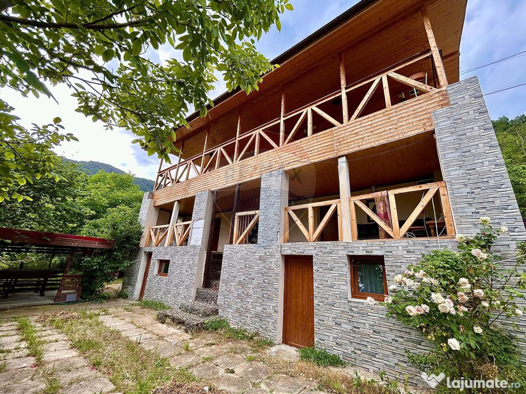Casă / Vilă cu 4 camere de vânzare