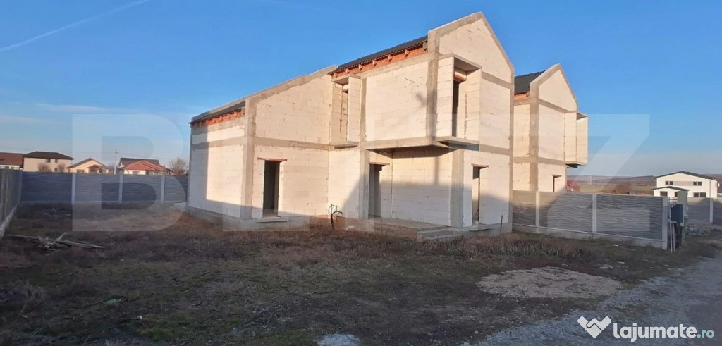 Casa semifinisata 12 mp utili 4 dormitoare,3 dressinguri ,3