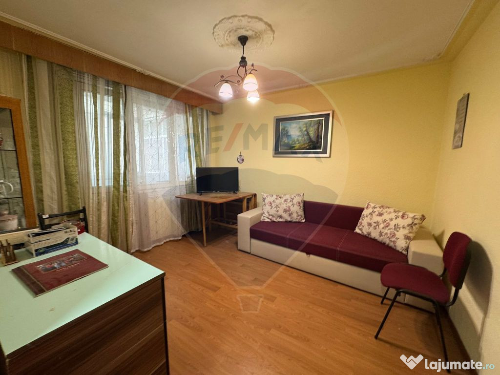Apartament 3 camere, etaj 2 – Str. Constructorului, Foc...