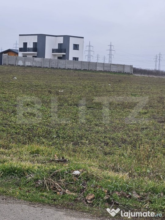 Teren 500 mp, stradal, forma patrata, zona Jieni