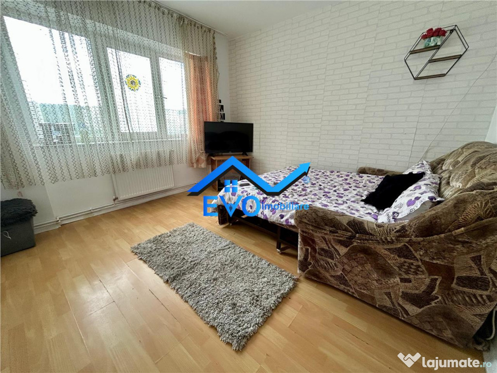 Apartament de cu 4 camere, etaj intermediar, Mircea cel Bat
