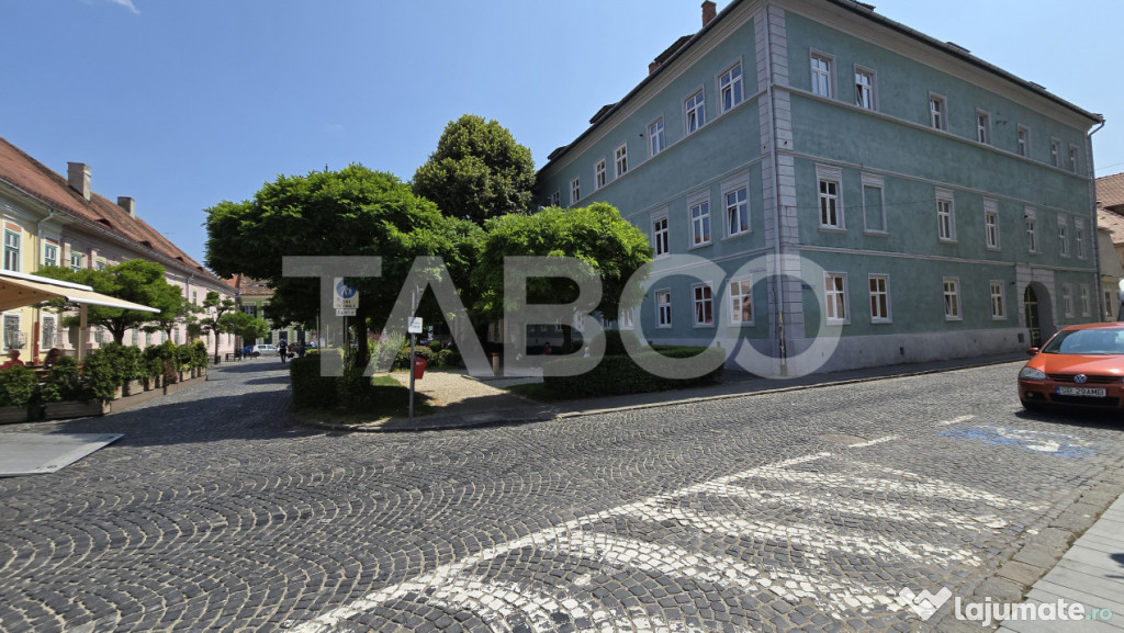 Apartament de vanzare Centrul Istoric 2 camere pretabil regi