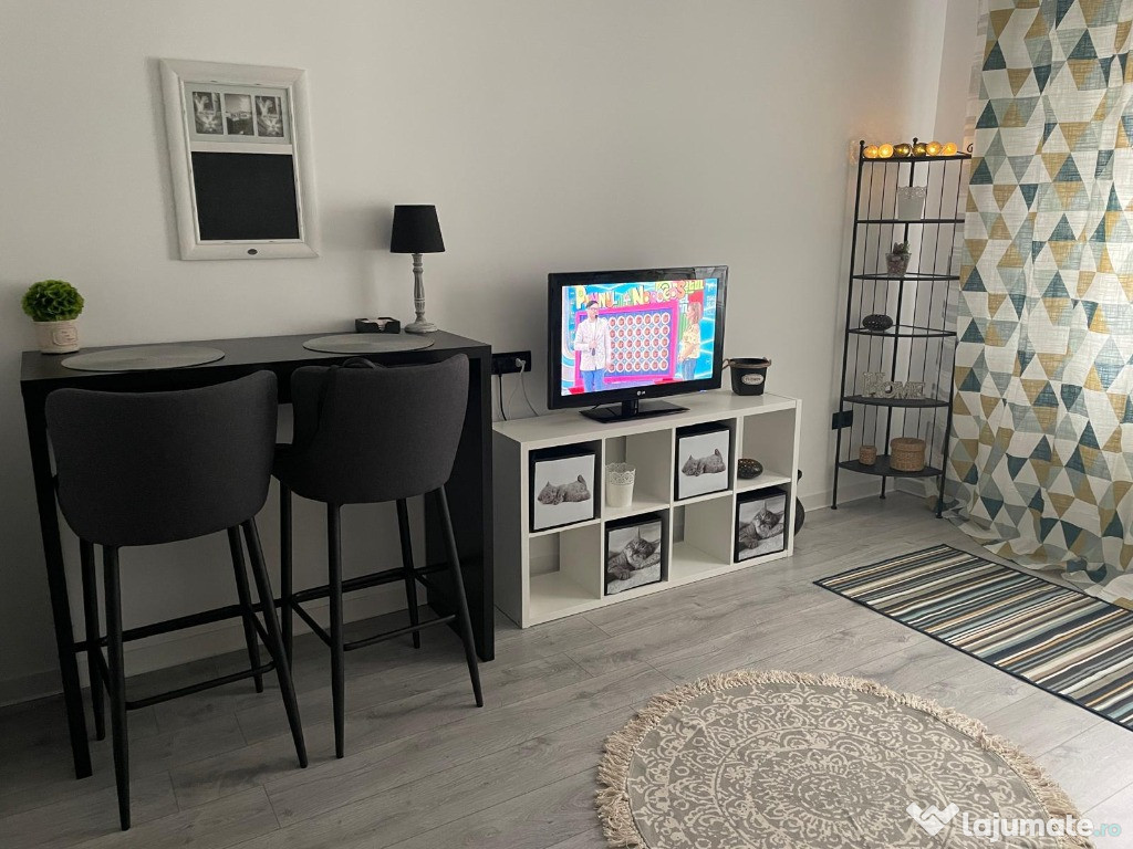 Garsoniera de vanzare renovata si mobilata