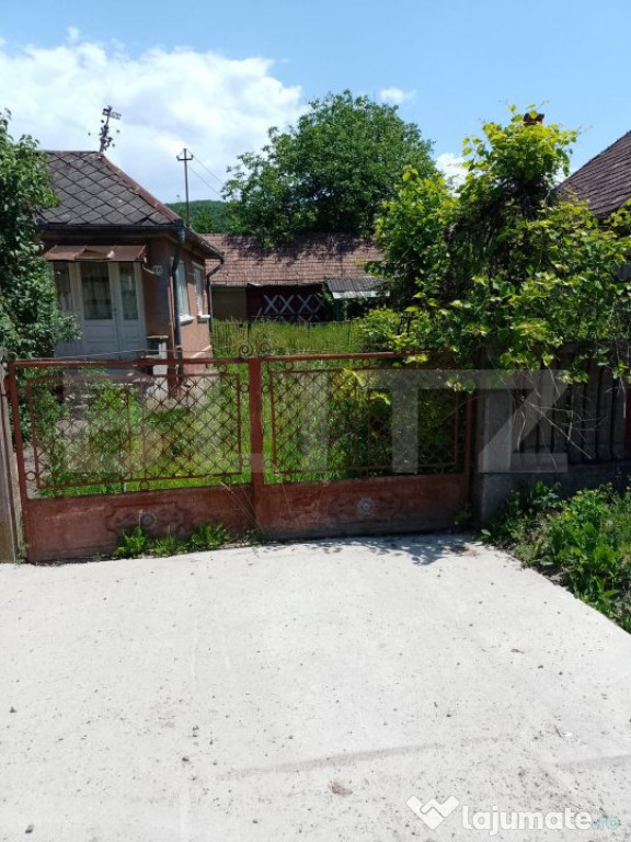 Casa 3 camere,80 mp utili si 970 mp de teren,zona Reteag