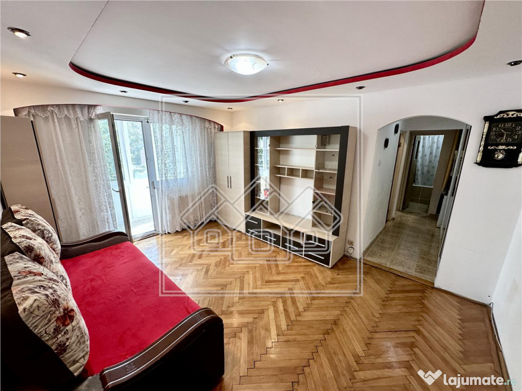 Ap pe Mihai Viteazu, 3 camere, etaj intermediar, balcon, piv