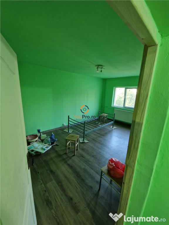 Apartament 3 camere decomandat etaj 3 plus garaj trecut in C