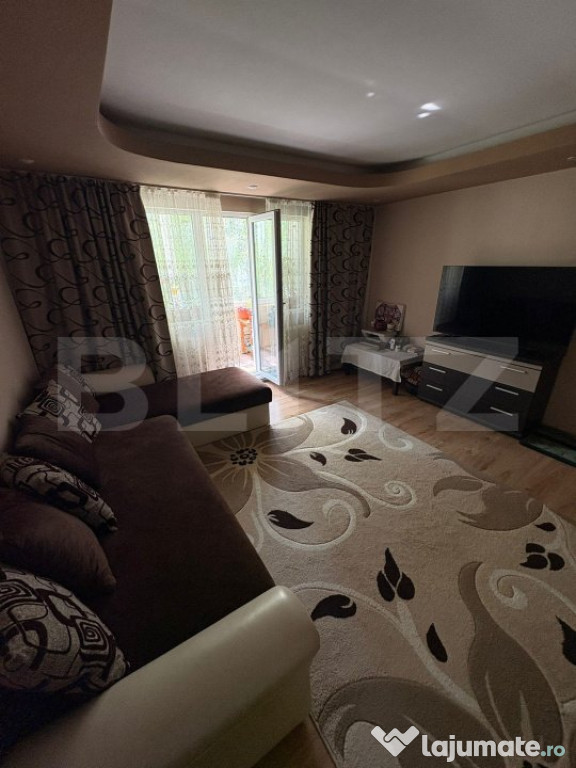 Apartament 3 camere etaj intermediar zona Decebal