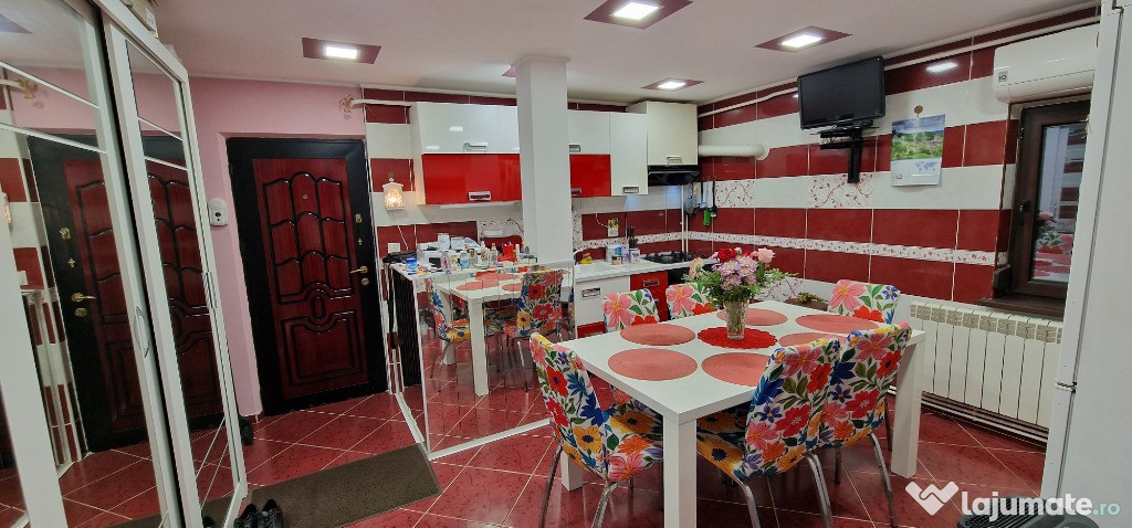 Vand ap.2 camere, Progresului 17, 57 mp.,decomandat, etj.1, mobilat.