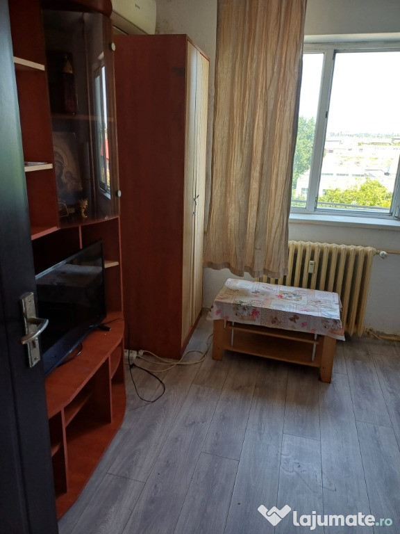 Granit garsoniera mobilata- baie cu wc si dus