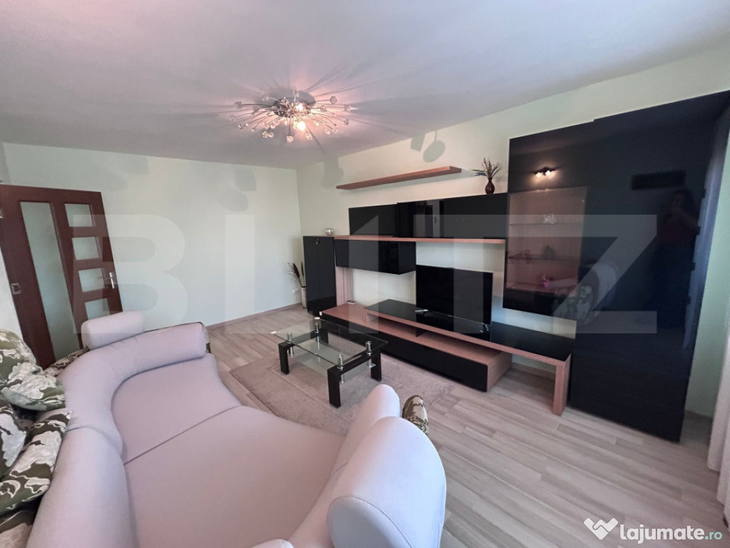 Apartament 3 camere, decomandat, 75 mp, Rovine, zona cofetar
