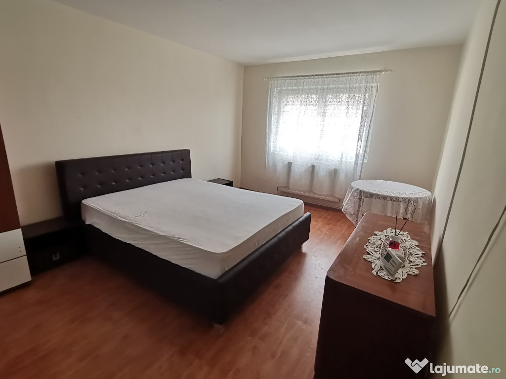 INCHIRIEZ apartament 2 camere decomandat ,zona Strand