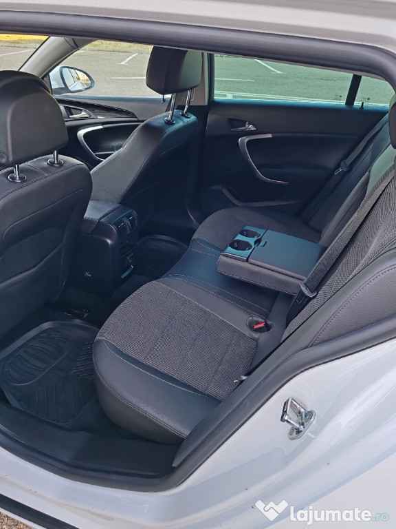 Vând Opel insignia 2012