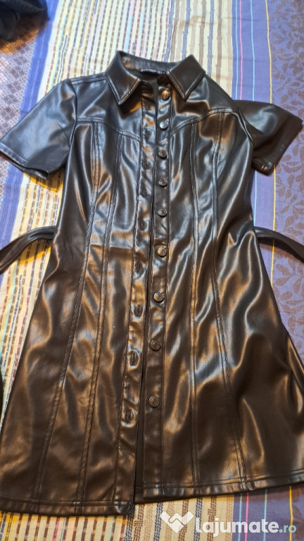 Rochie de piele neagră