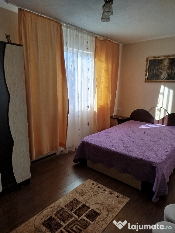 Vând apartament decomandat