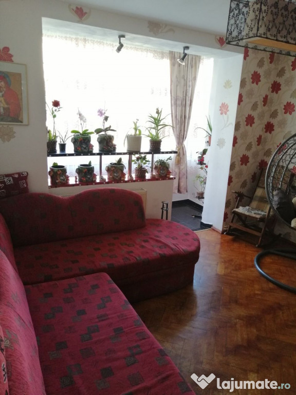 Apartament 3 camere etaj intermediar Tractorul