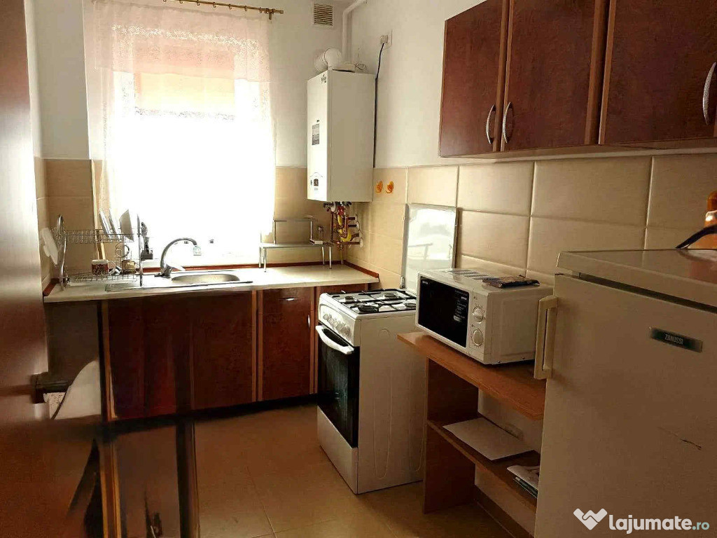 Apartament 2 camere, decomandat - zona Tractorul