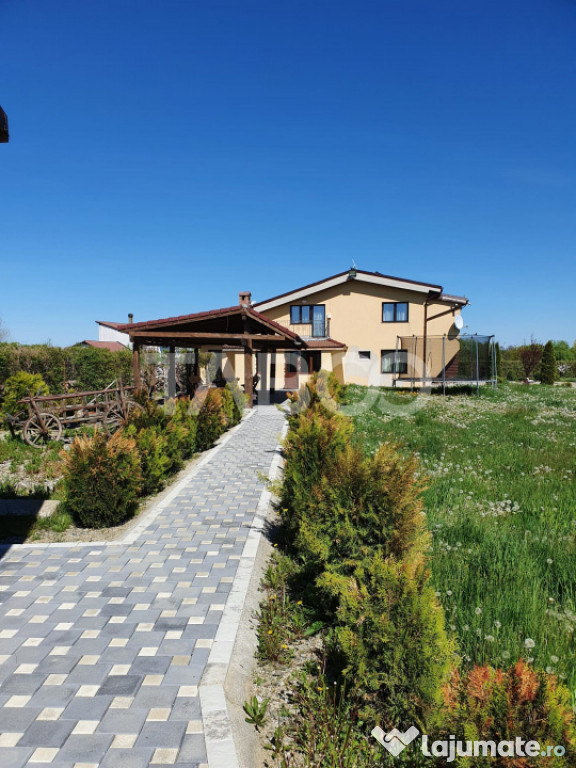 Casa la 5 minute de Fagaras Ultramoderna 300 mp utili la che