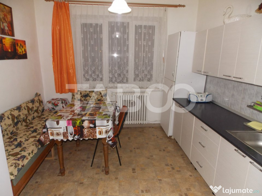Casa individuala cu 3 camere 2 baii 2 bucatarii in zona Tere