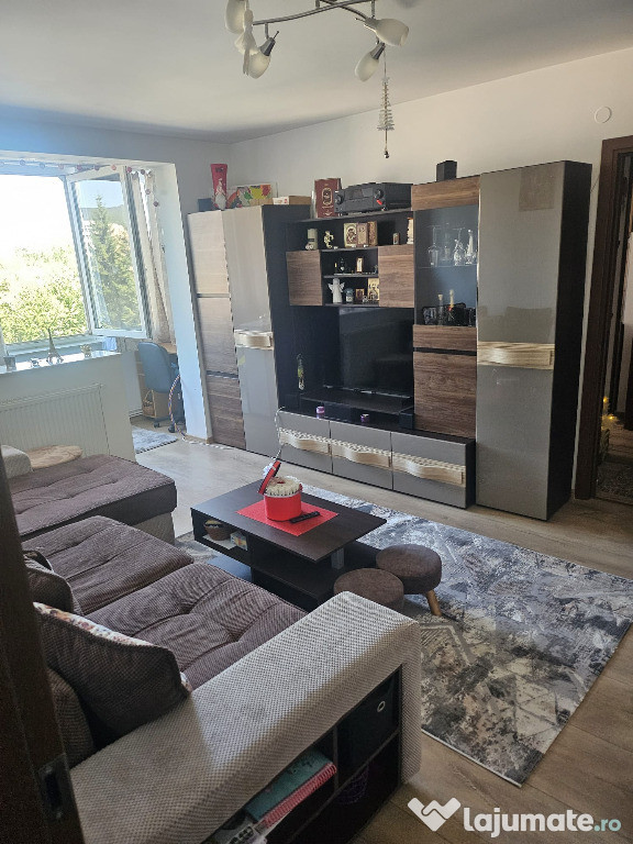 Apartament 2 camere, semidecomandat - zona Astra