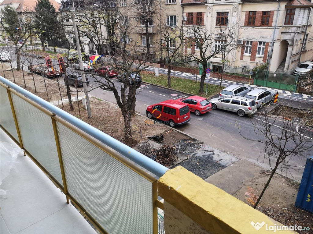 Apartament cu 2 camere decomandat, ultracentral, cu centrala