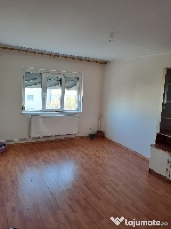 Vând apartament situat în Constanta în zona Tomis III