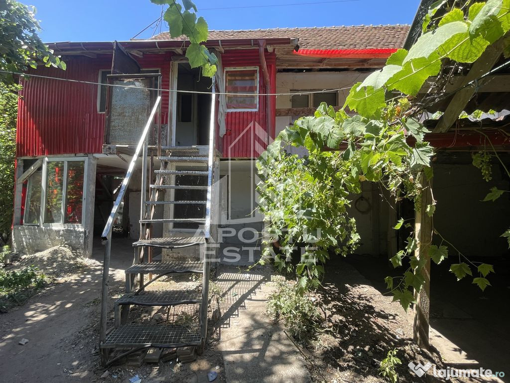 Casa cu etaj Ronat tren 750 mp