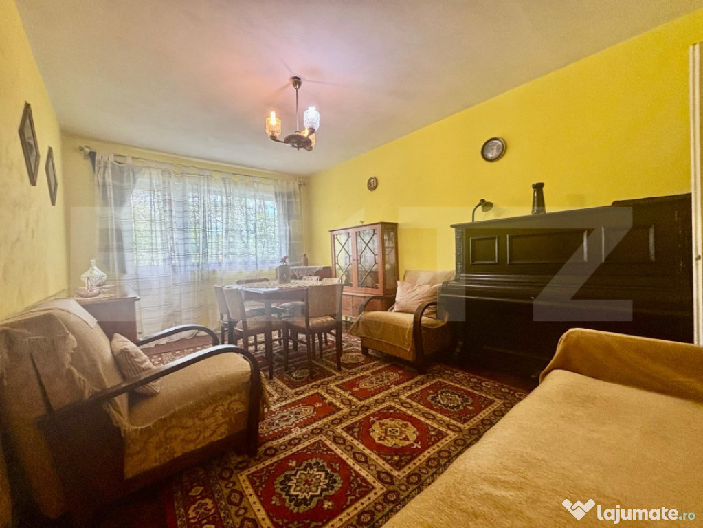 Apartament de vanzare, 5 camere, 83 mp, etaj intermediar, zo