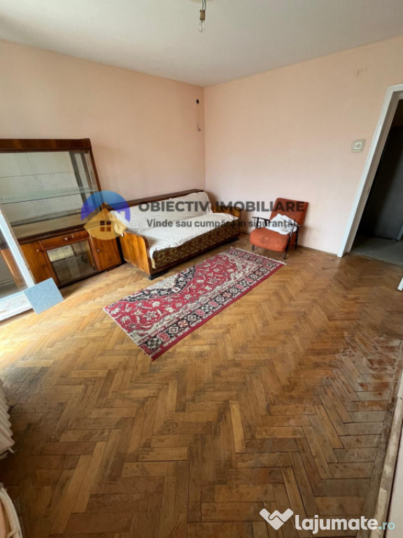 Apartament 3 camere , zona centrala, etaj 1