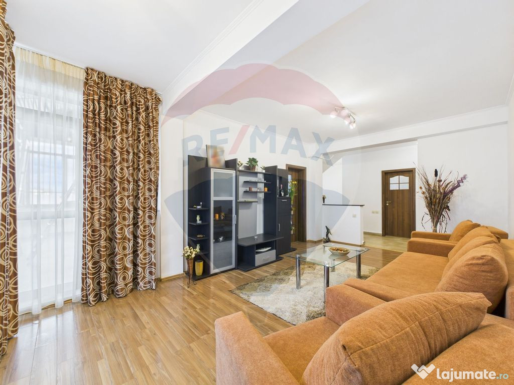 Apartament cu 3 camere de vânzare în zona Est